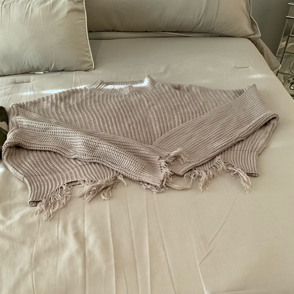 RUE 21 PLUS -Beige Destructed Hem Crop Sweater - Picture 4 of 9